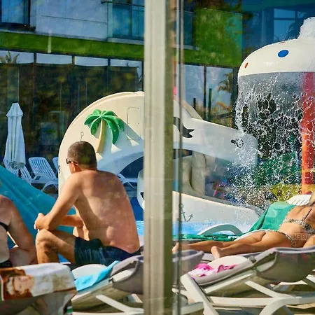 Coral Pool & Mamaia Nord 아파트 3*