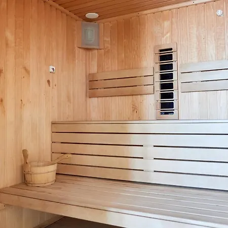 Coral Pool & Mamaia Nord